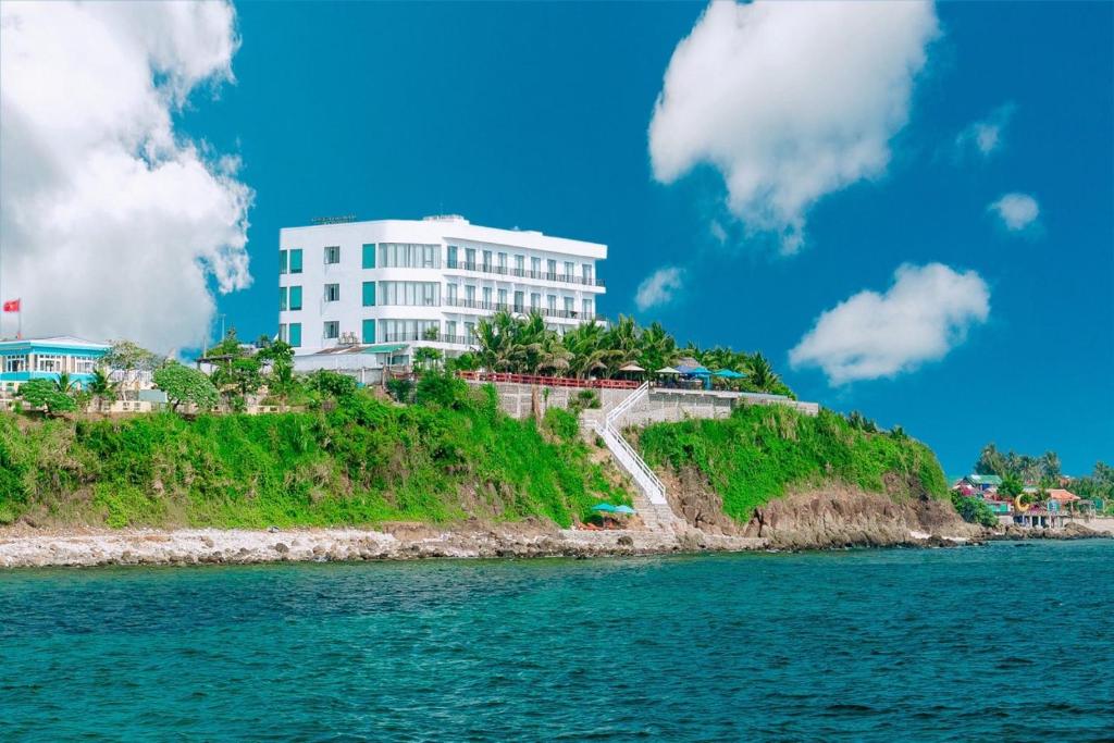 ly son pearl island hotel and resort