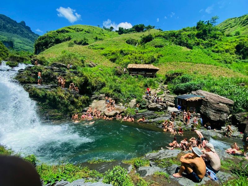 Du Gia waterfall